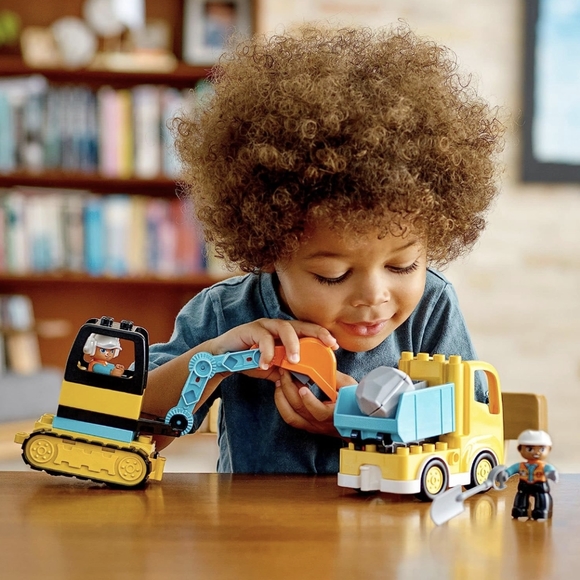 LEGO DUPLO Town Truck & Tracked Excavator Construction Vehicle 10931 Toy - Picture 7 of 9